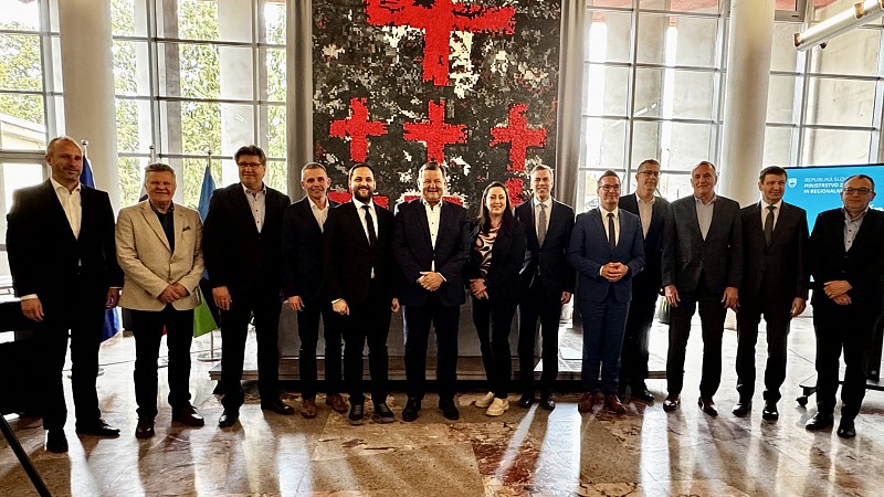 Podpisan prvi dodatek k dogovorom za razvoj regij – pomemben korak k zmanjševanju regionalnih razlik